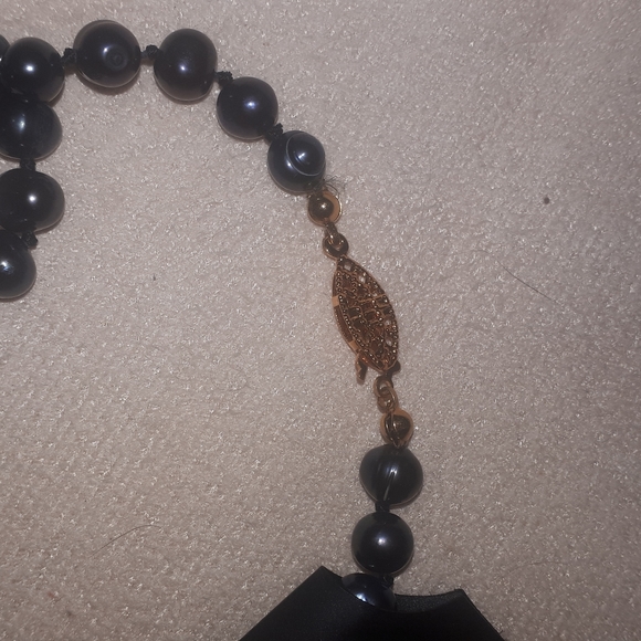 Black pearl necklace - Picture 2 of 2